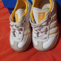 Kids Unisex sneakers Size 4 K