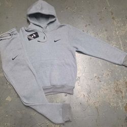Nike  Sweatsuit (small)