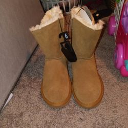 Time And Tru Boots Size 6 New