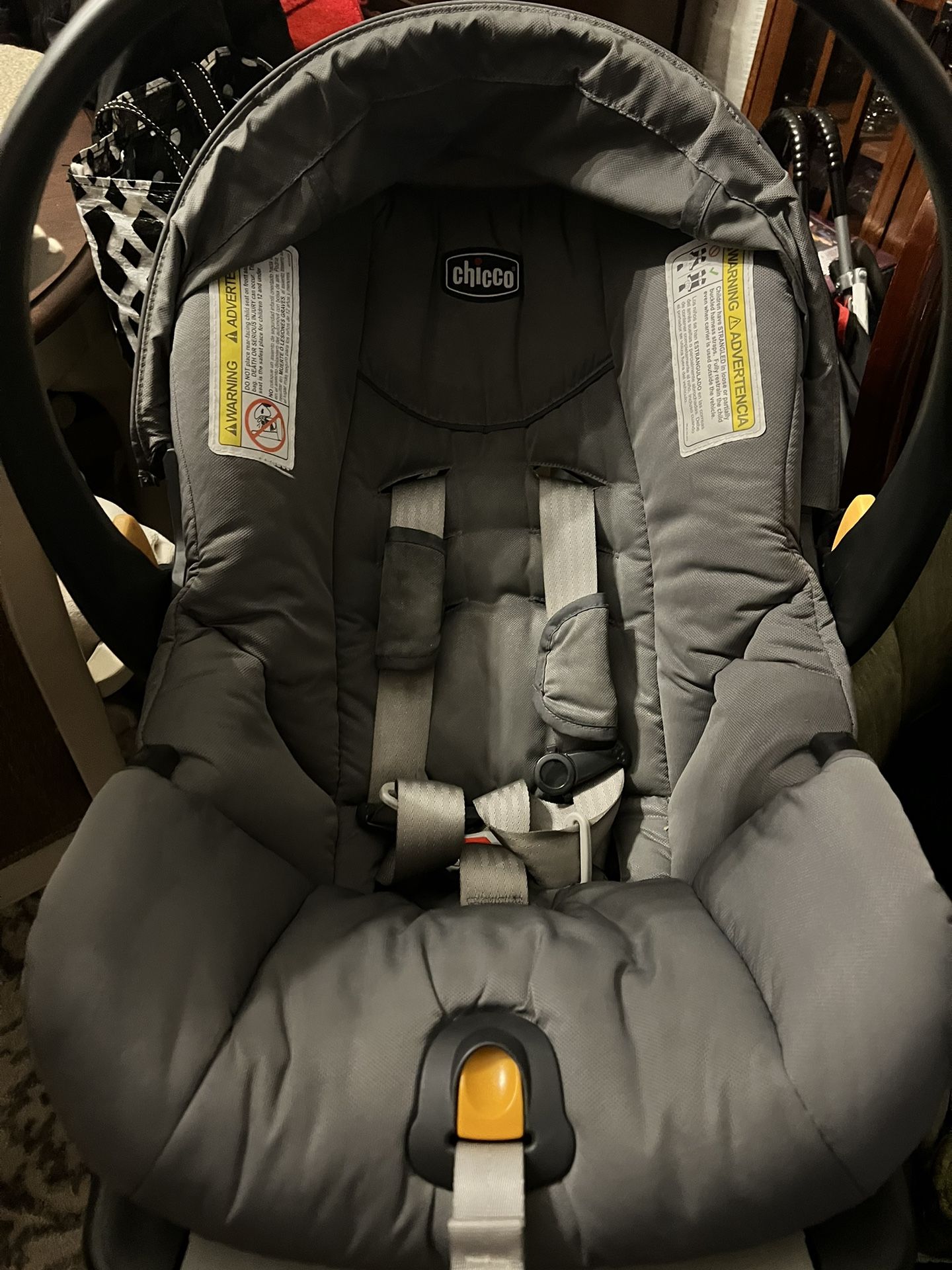 Chicco Infant car Seat