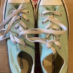 Light blue converse Sneaker: Sz 8