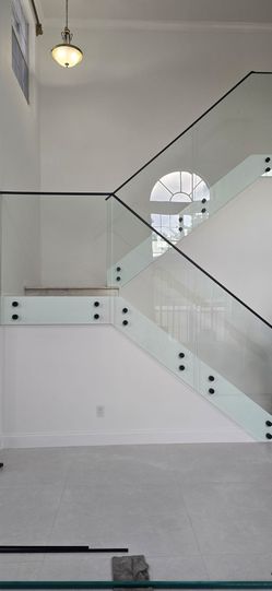 Glass stairs in all the measures