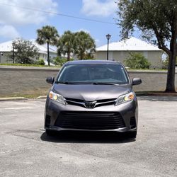 2020 Toyota Sienna LE