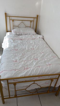 Bed : twin size