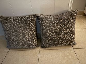 New rooms to go 18” inch square cushions set