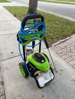 Greenworks 2100 PSI 1.2 GPM Electric Pressure Washer! Works great. Excellent condition. Retails $218