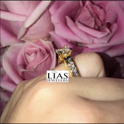 New 18k Yellow Gold Engagement Ring 