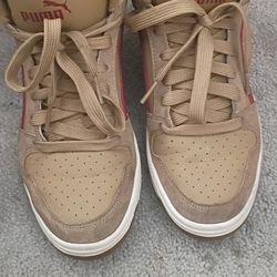 PUMA WOMENS 7 SIZE SHOE