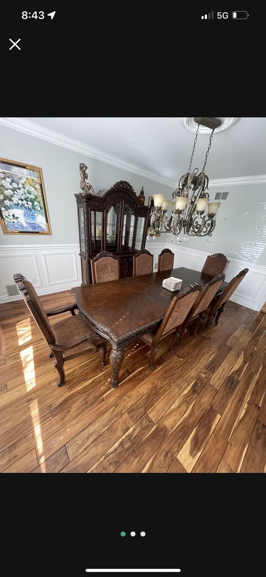 Heavy 8 Person Dinning Room Set With Hutch