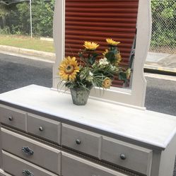 Modern Dresser With Mirror. Drawers Sliding Smoothly. Delivery Available 