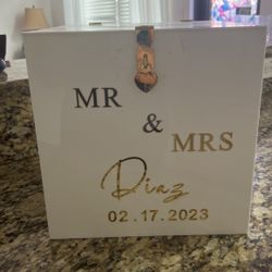 Acrylic White Gift Box 