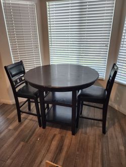 Round high table with two chairs