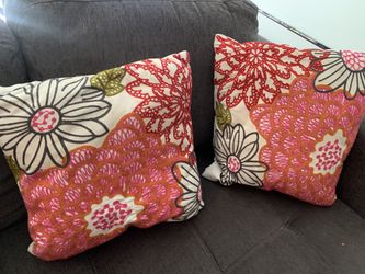 2 Decorative pillows $5 each or two for $10 beautiful quality