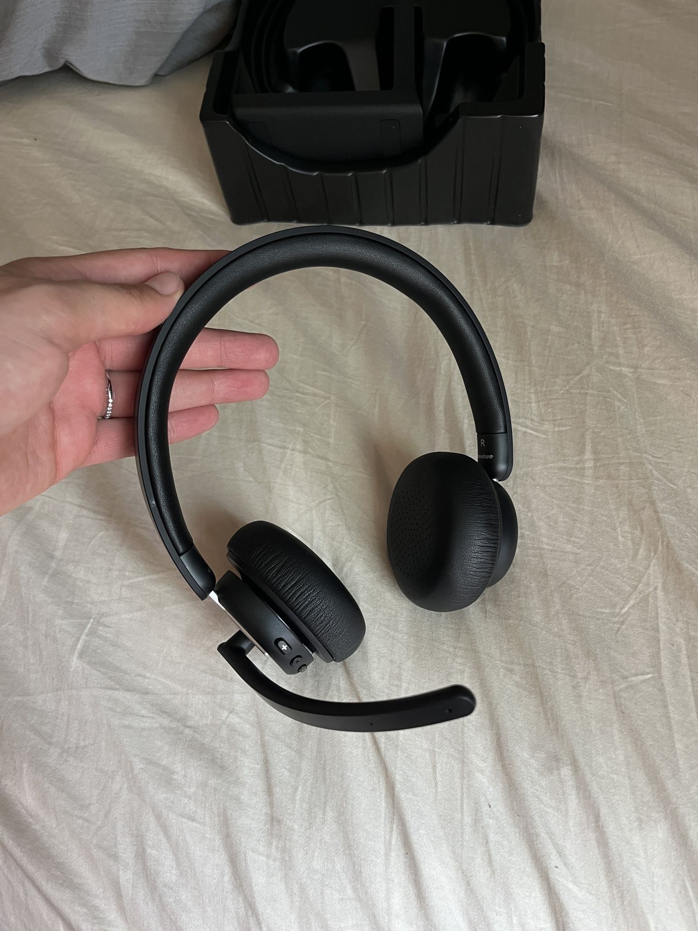 Wireless headset EH11
