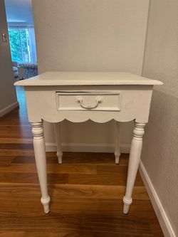 White table w/ drawer
