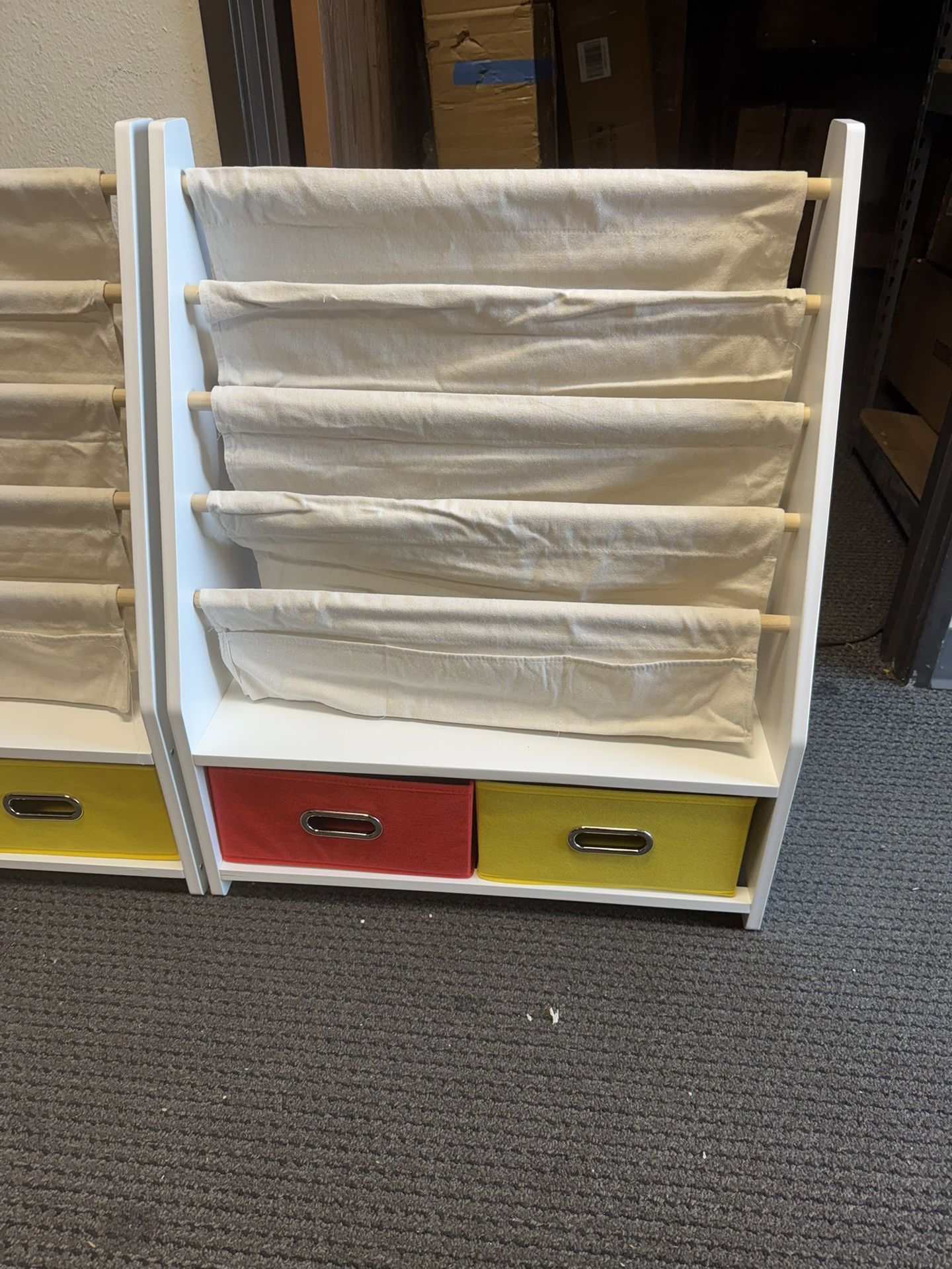 Sturdy Kids Bookshelf, Children Display Rack, 4 Sling and 2 Storage Boxes for Toys Organizer,( white) Wood Texture Brand new in box