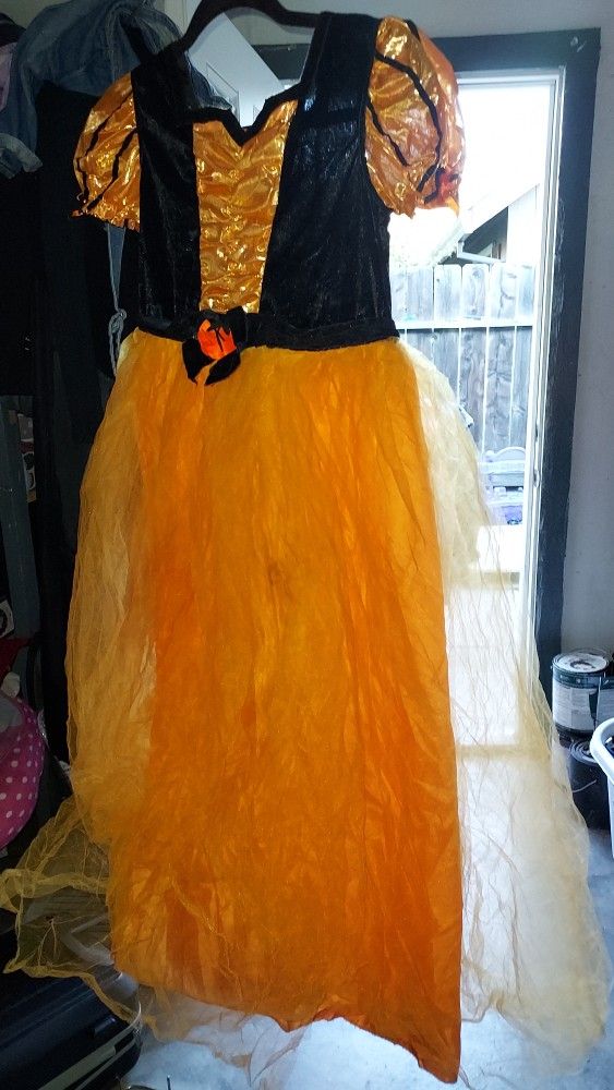 Hollowness Costume  Size Med 9-10