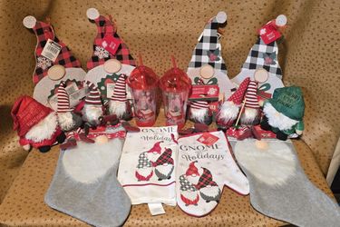 Christmas Bundle 18 Kitchen Decor Items Truck (Bundle G)