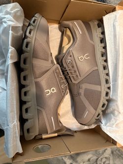 On Cloud Running Sneakers- Cloud 6 brand new