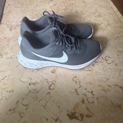 Nike Men’s Sneakers Size 9