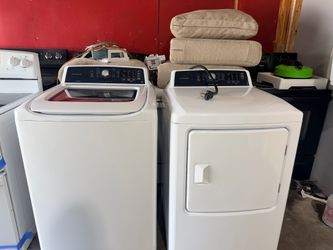 Frigidaire Washer and dryer set xl capacity electric