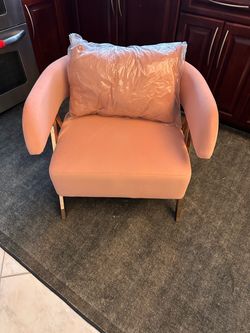 NEW WAYFAIR PINK ACCENT CHAIR (PINK AND GOLD)