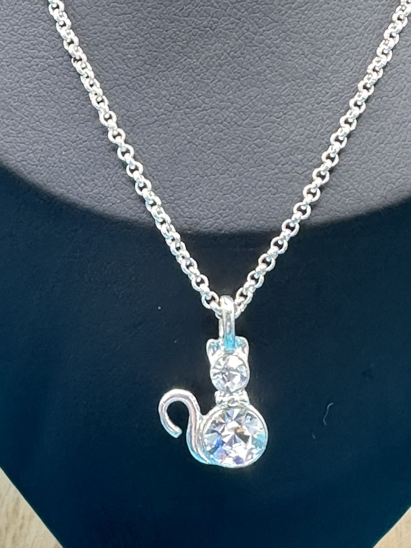 Avon PMB Brilliant Blingy Cat Pendant 16” Long Chain