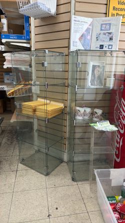 Glass Display Cabinet / Retail Showcase – Locking Glass Display Case
