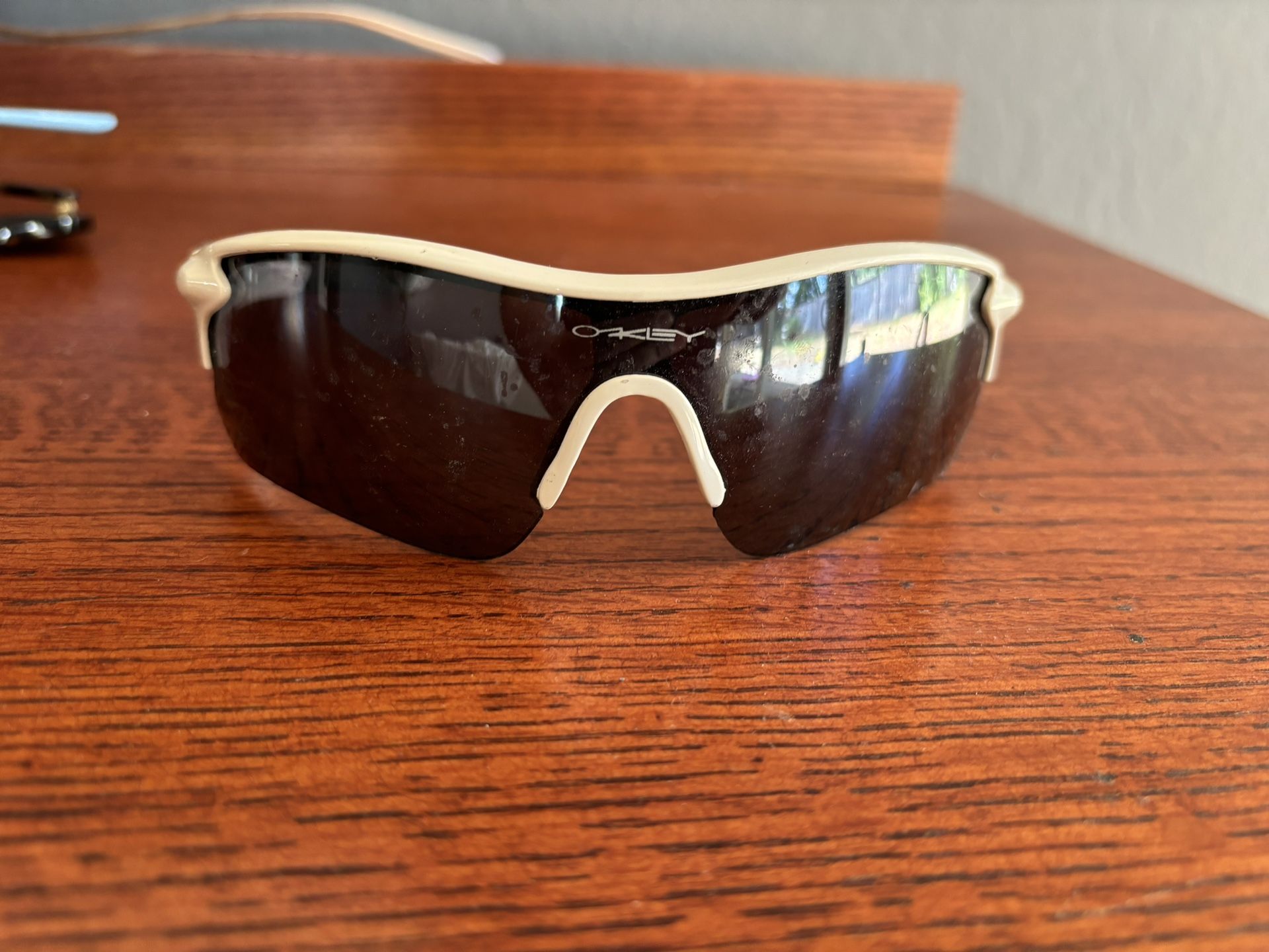 Vintage Oakley radar Mens / Women Sunglasses white rv1301