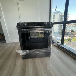 Samsung Bespoke Smart Slide-In Electric Range 6.3 cu. ft. with Air Sous Vide & Air Fry in Matte Black Steel