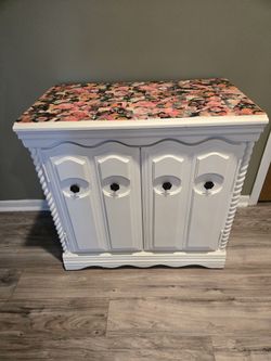 White Solid Wood Cabinet