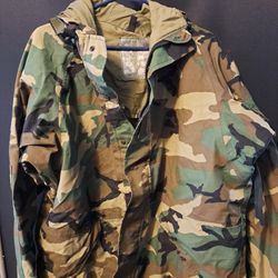 Military Jacket  Mens Woodland Cold Weather Parka Gore-Tex Camo (Large Regular)