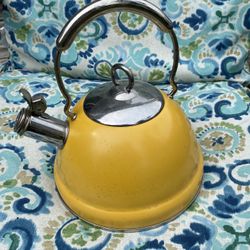 Calidad 2.7 QT Professional Whistling Hot Water Tea Kettle Yellow and Stainless Steel