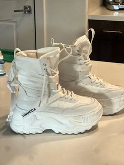 ✨ White Platform Combat Boots – Size 7 ✨