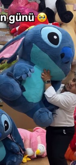 Stitch, sería un bonito regalo para que se lo regales a tu novia en su cumpleaños o para un día especial o para cualquier día que le quieras dar un de