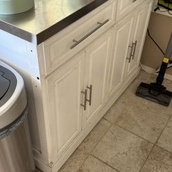 Free kitchen cabinet