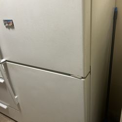 GE Refrigerator 