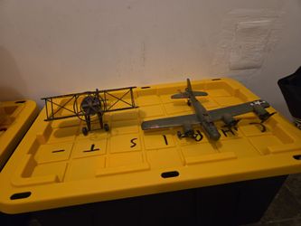 Vintage style airplane decor