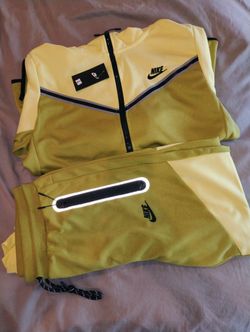 All suits $50 today and tomorrow only and also pick up only hmu sizes medium and large 💪💯🔥🤷