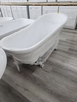 Bathtub, freestanding 69"