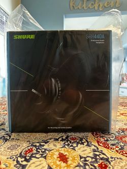 Shure SRH440A Professional Studio Headphones