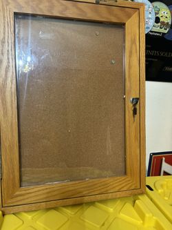 Lockable Enclosed Cork Bulletin Board – Oak Frame (Best-Rite) – Great Condition