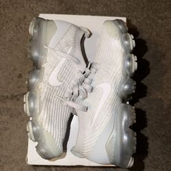 Nike Air Vapor Max size 8