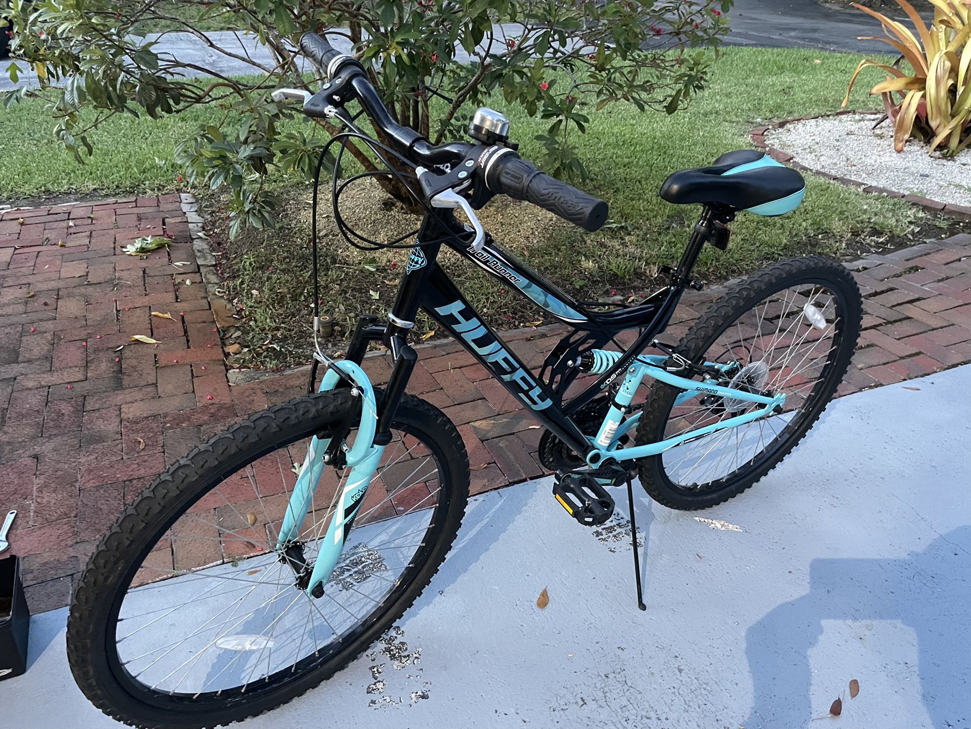 Huffy 26 Trail Runner Women Bike Black for Sale in Miami FL