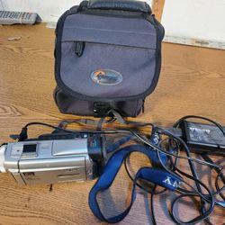 Sony Handycam DCR-TRV8 Mini DV Camcorder Kit Tested And Works.
