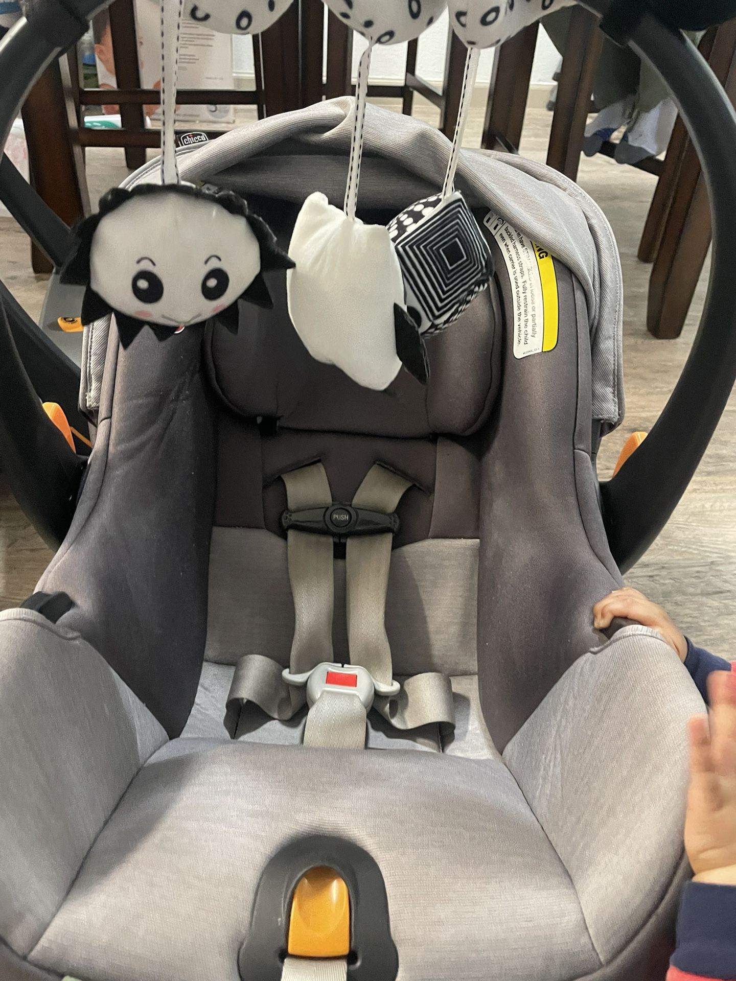 Chicco Key fit 35 Infant Car Seat Bundle