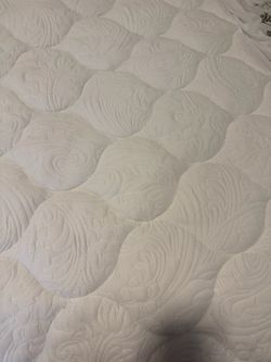 Queen size mattress protector just like new