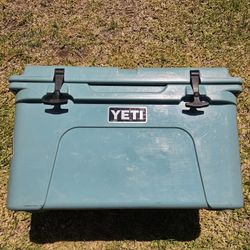 Yeti Tundra 45 Cooler
