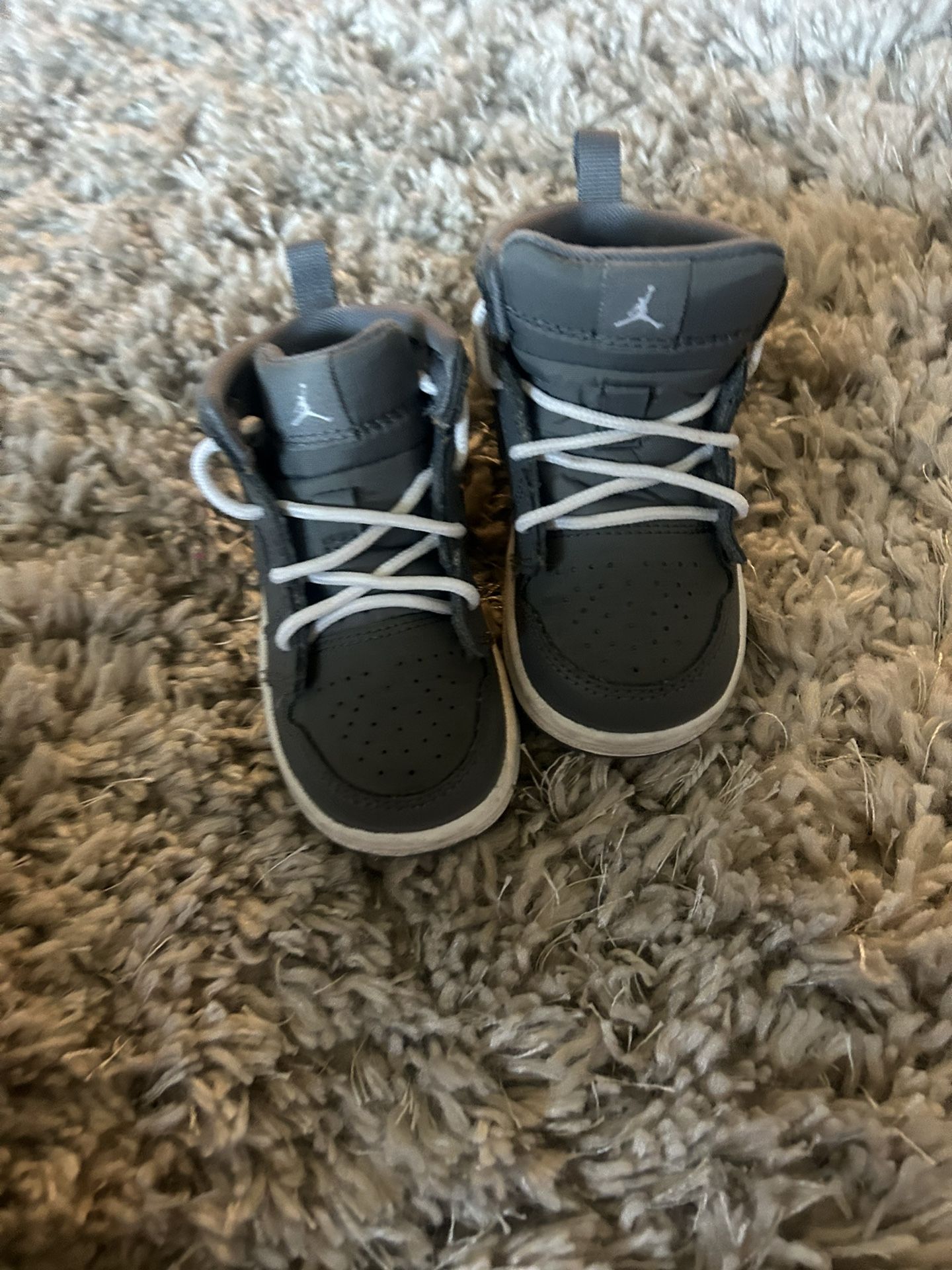 Jordan’s Mid 1 Grey Infants Size 5C 