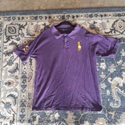 camiseta polo Ralph Lauren Big Pony de color morado con el logo y el número 3 en dorado.  Size XXL